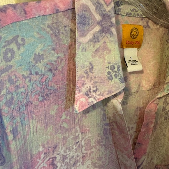 Spring Pastel Button-Up Top - Picture 3 of 6